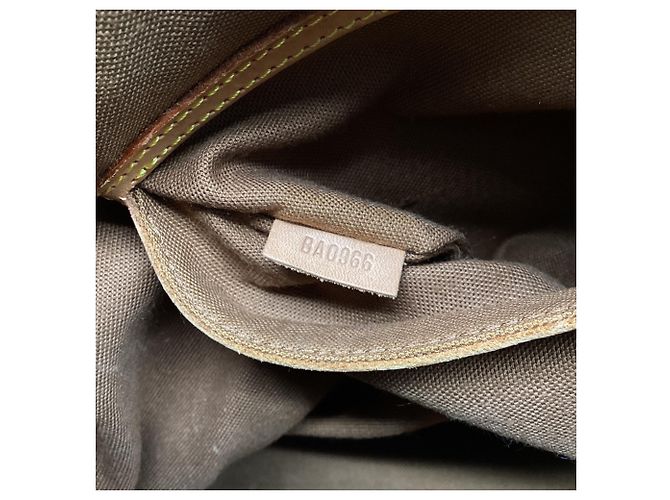 Borsa Louis Vuitton Monogram Alma PM in tela marrone Rosso - vista 7