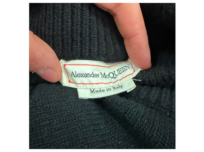 Alexander McQueen Strickpullover mit Cold-Shoulder-Ausschnitt aus schwarzer Wolle - Ansicht 11
