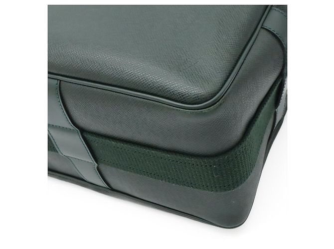 Borsa a tracolla Louis Vuitton Taiga Verde - vista 3