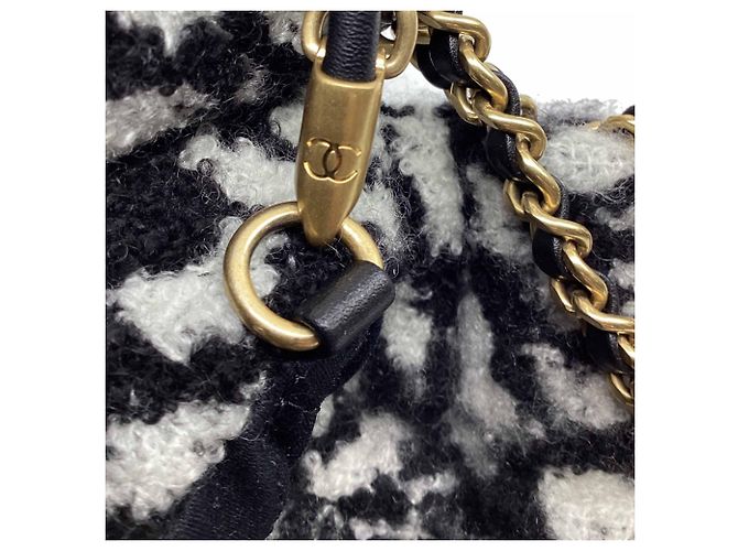 Timeless Borsa Chanel 22 trapuntata Camellia in cashmere nero - vista 10