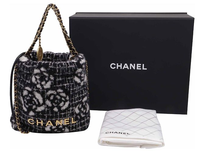 Timeless Borsa Chanel 22 trapuntata Camellia in cashmere nero - vista 5