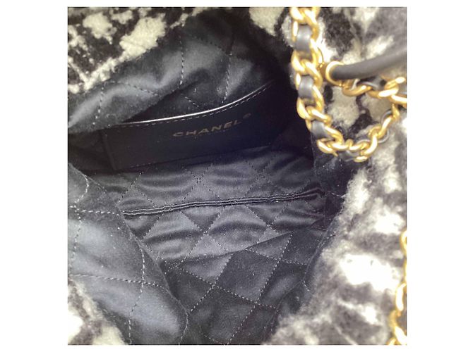 Timeless Borsa Chanel 22 trapuntata Camellia in cashmere nero - vista 9