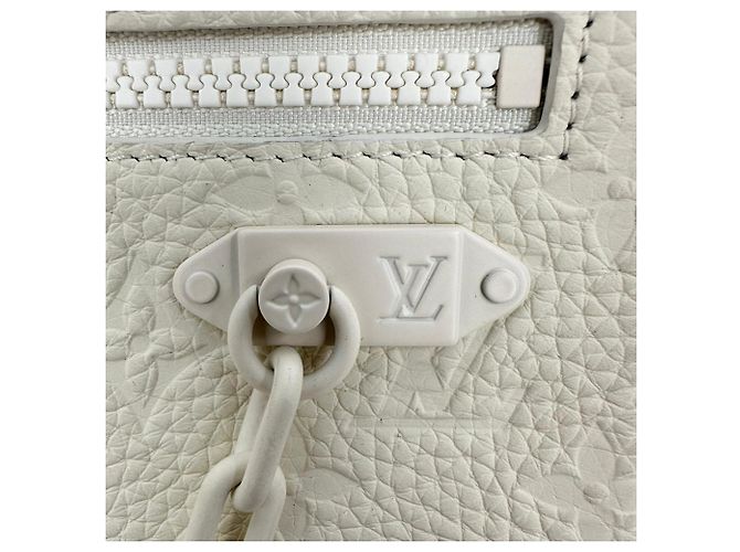 Clutch Louis Vuitton Monogram Pochette Volga in pelle bianca Bianco - vista 7