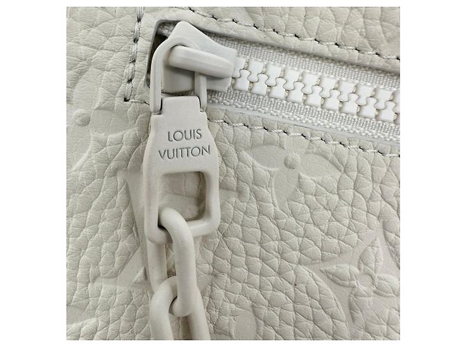 Clutch Louis Vuitton Monogram Pochette Volga in pelle bianca Bianco - vista 8