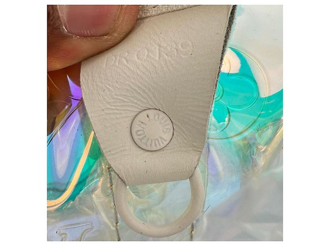 Bolsa Louis Vuitton Monogram Prism Keepall Bandouliere em PVC Multicor - vista 10