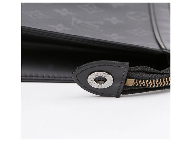 Louis Vuitton Pochette Voyage Mm Clutch Nero - vista 4