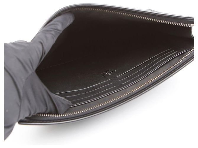 Louis Vuitton Pochette Voyage Mm Clutch Nero - vista 8