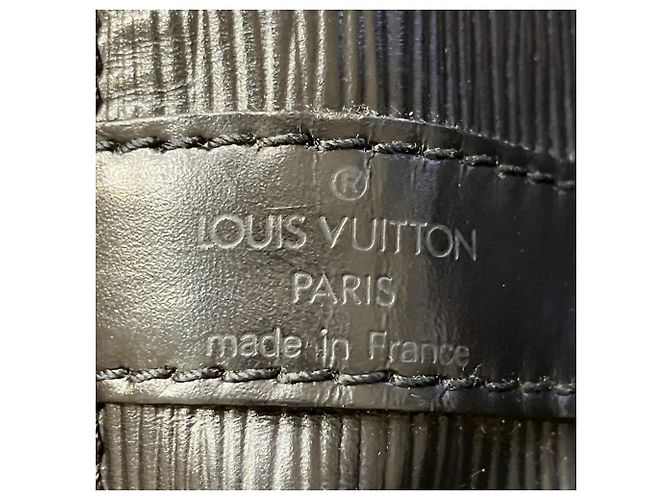 Noe Bolso de Hombro Louis Vuitton Petit Noé Negro - vista 4