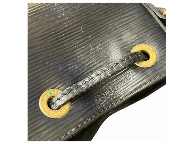 Noe Bolso de Hombro Louis Vuitton Petit Noé Negro - vista 8