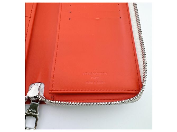 Louis Vuitton Zippy Wallet in Damier Canvas White Red Damier ebene - view 10