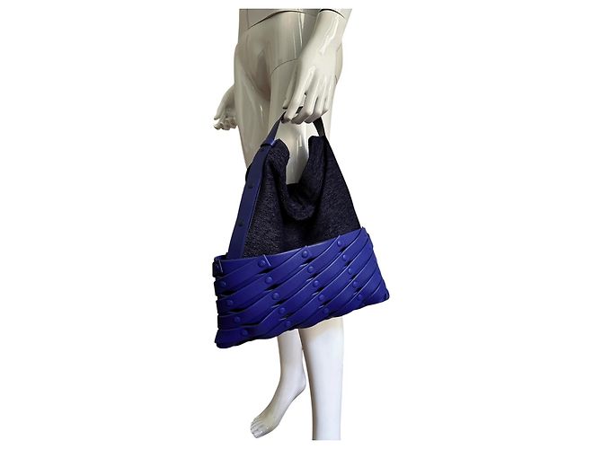 Bolso Issey Miyake Spiral Grid 38 - Ultra Violet Azul Morado oscuro - vista 2