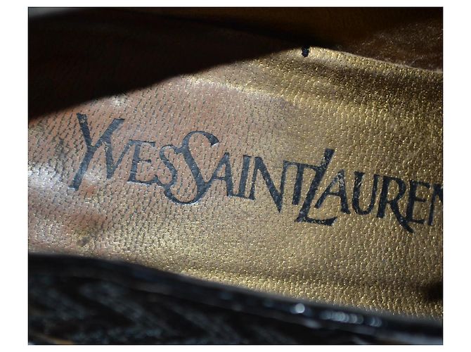 Scarpe stringate Yves Saint Laurent in vernice nera con ricamo a zig-zag Nero - vista 6