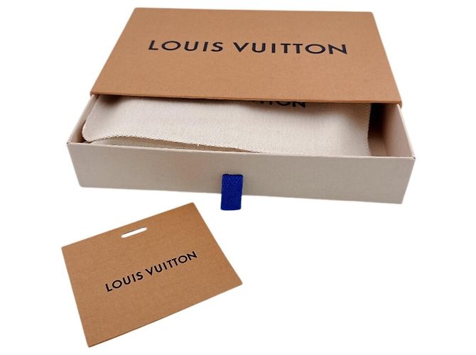 Louis Vuitton Beige Portefeuille Capucines Compact Dreifach-Geldbörse - Ansicht 10
