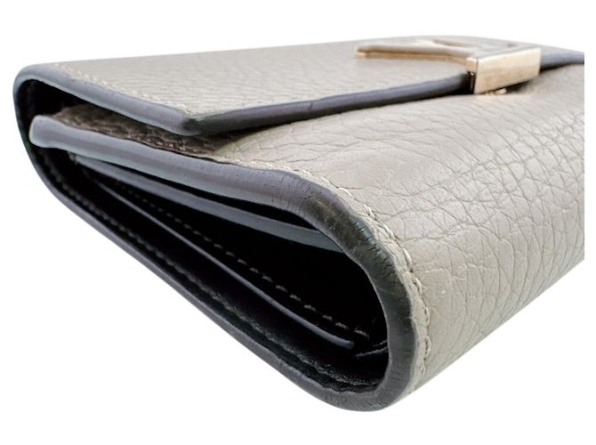 Louis Vuitton Beige Portefeuille Capucines Compact Dreifach-Geldbörse - Ansicht 4