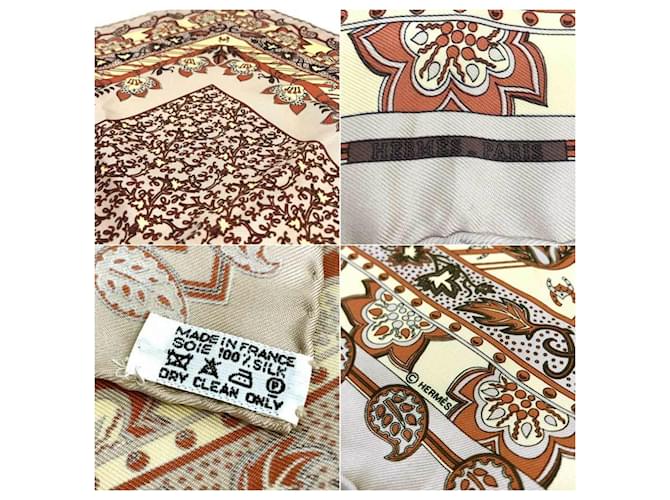 Hermès Sciarpa HERMES Carre 42 Beige - vista 2