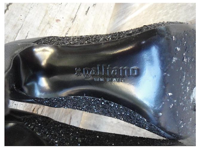 Décolleté John Galliano in pelle nera e paillettes Nero - vista 7