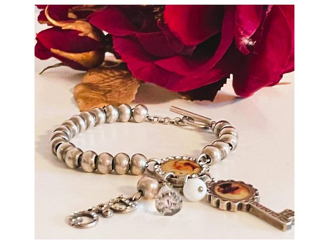 Iconico bracciale vintage DOLCE & GABBANA con cammeo, cristalli, perla, charms Argento Multicolore - vista 12