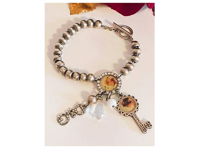 Iconico bracciale vintage DOLCE & GABBANA con cammeo, cristalli, perla, charms Argento Multicolore - vista 15