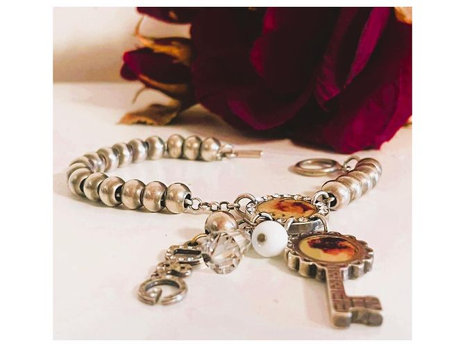 Iconico bracciale vintage DOLCE & GABBANA con cammeo, cristalli, perla, charms Argento Multicolore - vista 3