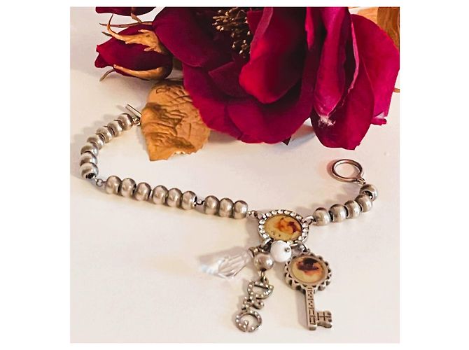 Iconico bracciale vintage DOLCE & GABBANA con cammeo, cristalli, perla, charms Argento Multicolore - vista 7