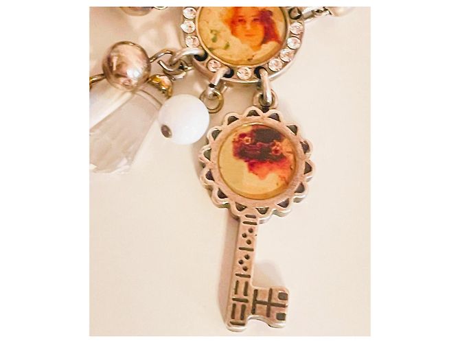 Iconico bracciale vintage DOLCE & GABBANA con cammeo, cristalli, perla, charms Argento Multicolore - vista 9