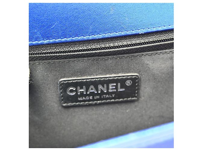 Chanel Boy Flap Trapuntato Vernice New Medium Blu - vista 4