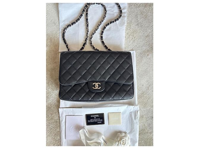 Timeless Borsa Chanel Classic Flap in pelle caviar nera JUMBO Nero - vista 2