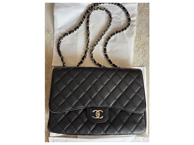Timeless Borsa Chanel Classic Flap in pelle caviar nera JUMBO Nero - vista 3