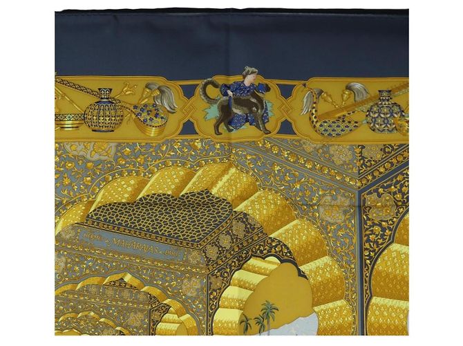 Hermès HERMES Carré 90 Sciarpa in seta "MAHARAJAS" Blu Oro Autentico ki6741M D'oro - vista 3