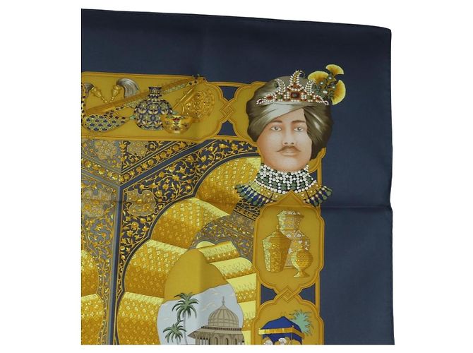 Hermès HERMES Carré 90 Sciarpa in seta "MAHARAJAS" Blu Oro Autentico ki6741M D'oro - vista 4