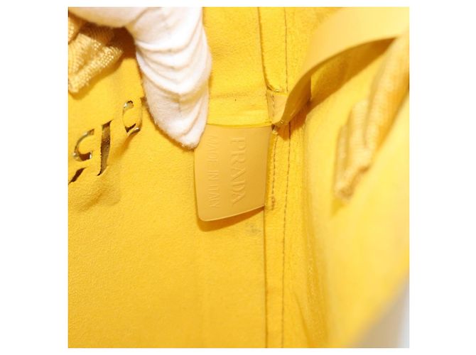Borsa a mano PRADA in pelle gialla Auth BA14118 Giallo - vista 11