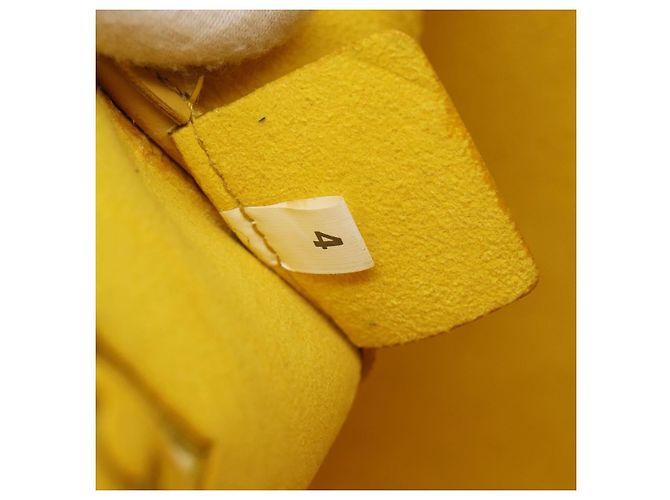 Borsa a mano PRADA in pelle gialla Auth BA14118 Giallo - vista 12
