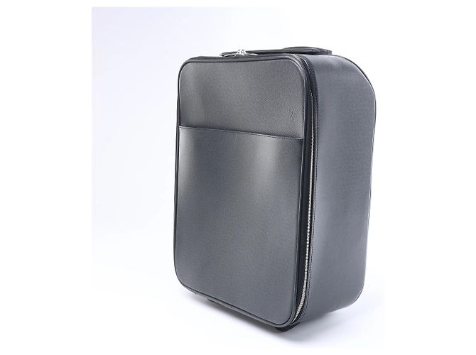 Borsa da viaggio Louis Vuitton Pegase 45 in pelle Taiga verde M23302 Nero - vista 2
