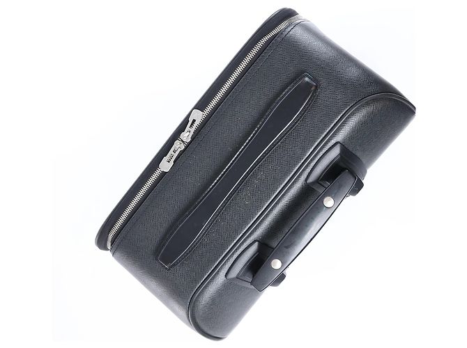 Borsa da viaggio Louis Vuitton Pegase 45 in pelle Taiga verde M23302 Nero - vista 6