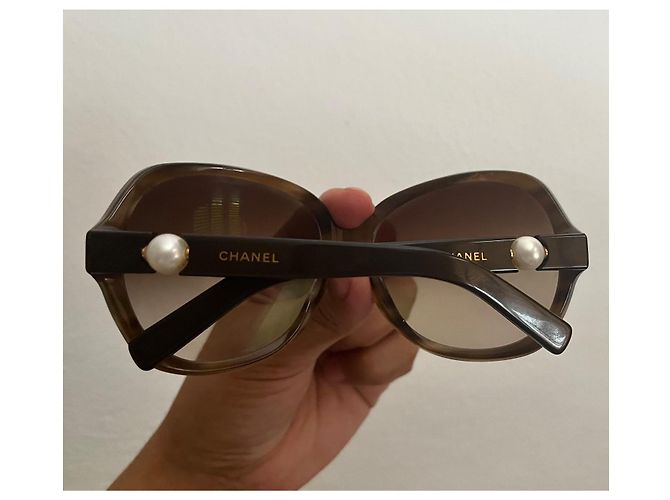Gafas de sol Chanel con detalles de perlas Castaño - vista 2