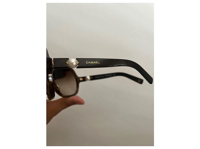 Gafas de sol Chanel con detalles de perlas Castaño - vista 3