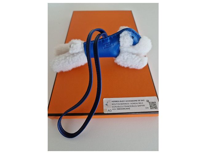 Hermès Buddy Taschenanhänger aus Merinowolle und Milo-Lamm Weiß Blau - Ansicht 3