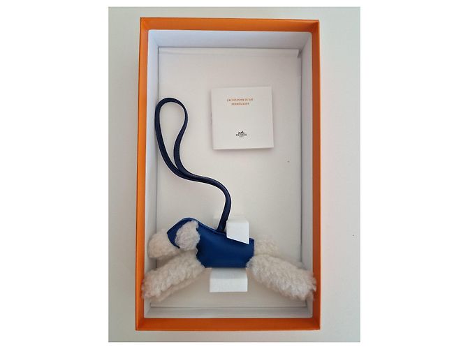 Hermès Buddy Taschenanhänger aus Merinowolle und Milo-Lamm Weiß Blau - Ansicht 4
