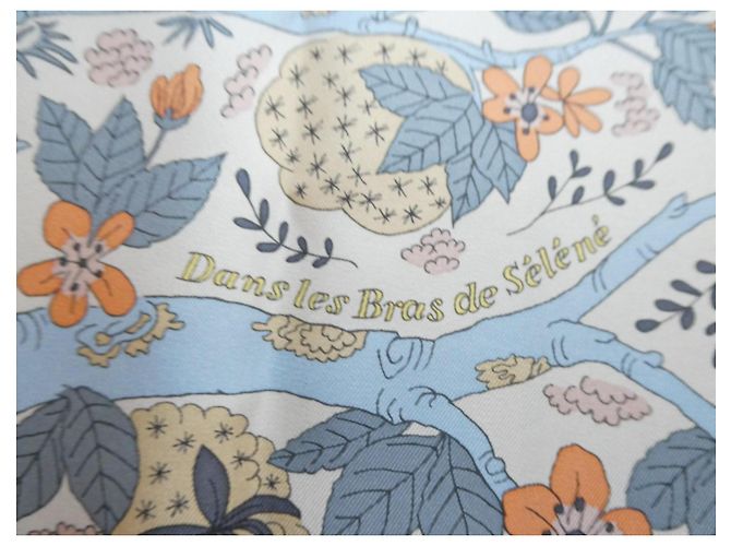 Hermès Carré in seta "Dans les Bras de Sélène" Marrone Rosa Bianco Rosso Blu Beige D'oro Verde Arancione Grigio Crudo Giallo - vista 3