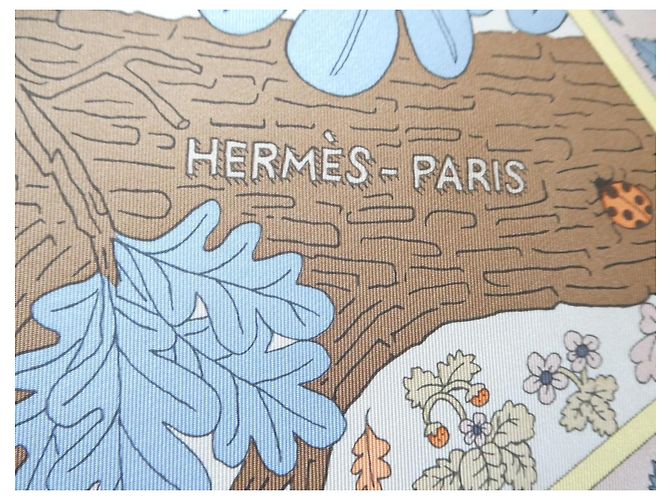 Hermès Carré in seta "Dans les Bras de Sélène" Marrone Rosa Bianco Rosso Blu Beige D'oro Verde Arancione Grigio Crudo Giallo - vista 4