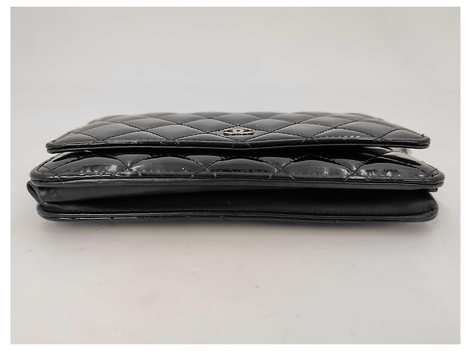 Chanel Wallet on Chain gestepptes Lackleder medium Schwarz - Ansicht 6