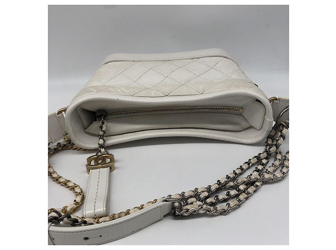 Chanel Gabrielle Hobo em pele de vitelo envelhecida acolchoada Small Branco - vista 4