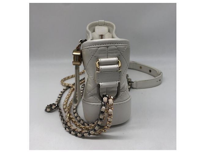 Chanel Gabrielle Hobo em pele de vitelo envelhecida acolchoada Small Branco - vista 6