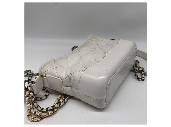 Chanel Gabrielle Hobo em pele de vitelo envelhecida acolchoada Small Branco - vista 7