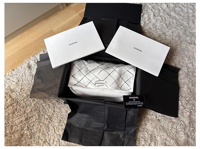 Timeless Borsa Chanel Classic Flap Media in Pelle Caviar Nera Nero - vista 3