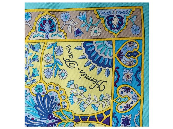 Foulard in seta Hermès Carré 90 "Au Pays des Oiseaux Fleurs" blu - vista 10