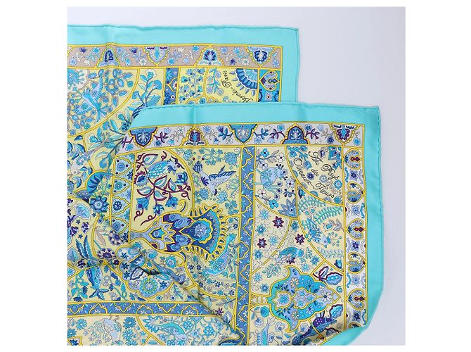 Foulard in seta Hermès Carré 90 "Au Pays des Oiseaux Fleurs" blu - vista 2