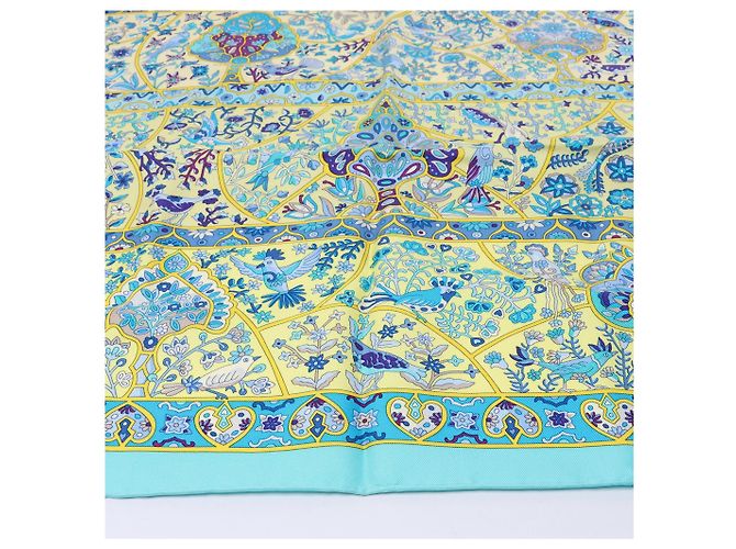Foulard in seta Hermès Carré 90 "Au Pays des Oiseaux Fleurs" blu - vista 5