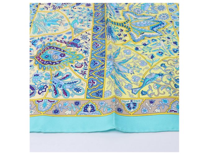 Foulard in seta Hermès Carré 90 "Au Pays des Oiseaux Fleurs" blu - vista 6