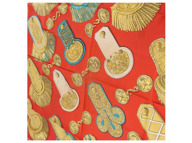 Foulard in seta Hermès Carré 90 "Epaulettes" in Rosso - vista 10